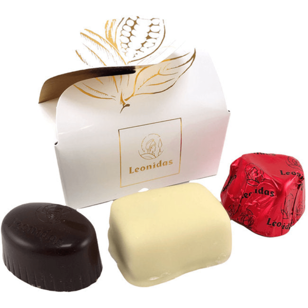 Ballotin Mini, fluture alb, 2 praline asortate